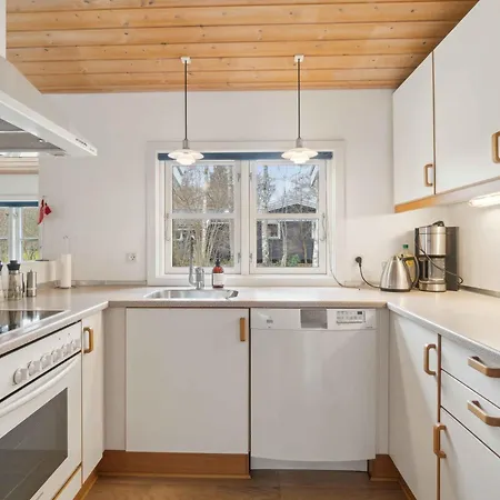 Lovely In Aakirkeby Ferienhaus Vester Somarken