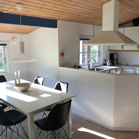Lovely In Aakirkeby Ferienhaus Vester Somarken
